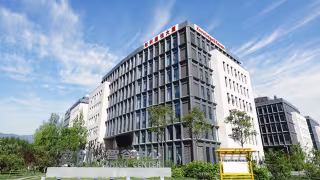 luster.jpg luster.jpg