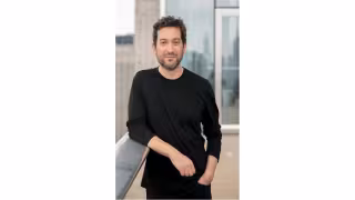 Shutterstock Reinstates Founder Oringer as CEO, Skips Q3 Call