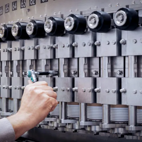 KHS Rolling Maintenance: Maximizing Production Uptime for Beverage Bottlers
