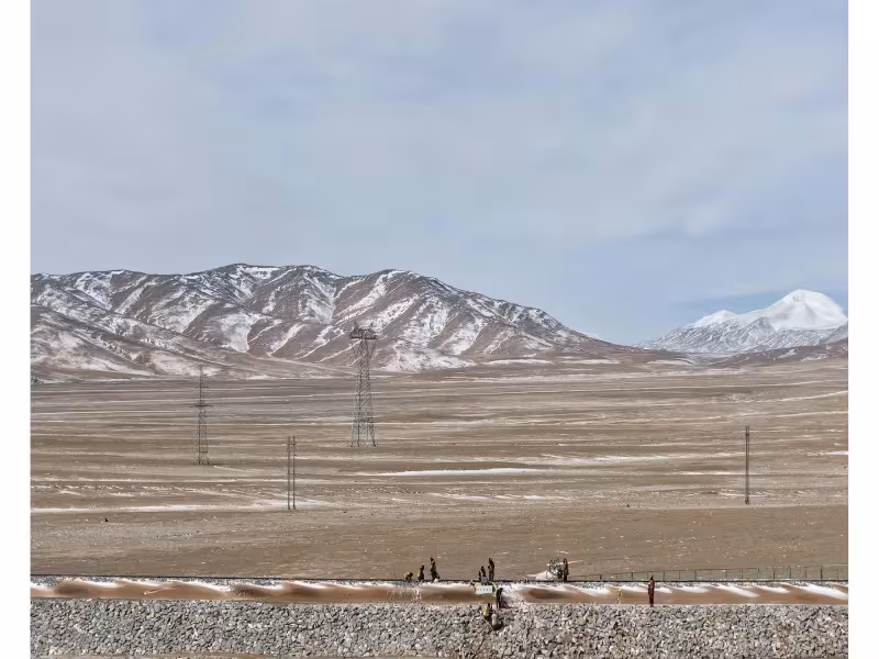 Qinghai-Xizang Railway Hits 824M Tonnes Freight in 20 Years