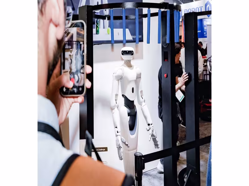 Sharpa Launches D01 Robot, W02 Hand, AE01 Glove at IROS 2026